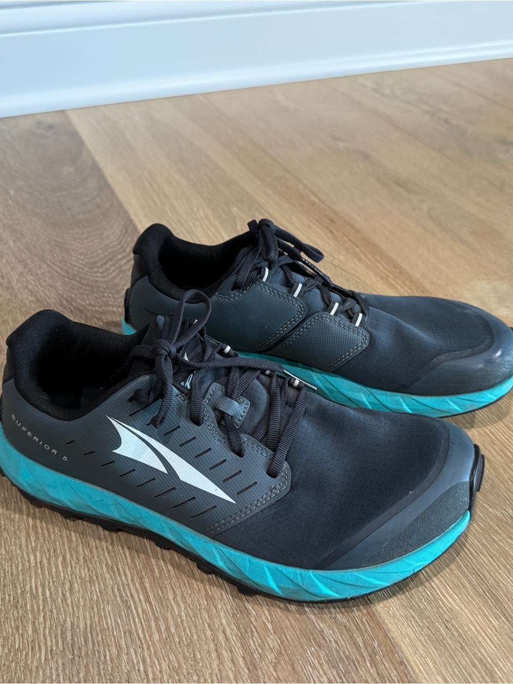 Altra Superior 5 Trail Running Shoes - Black & Turquoise - Picture 2 of 6